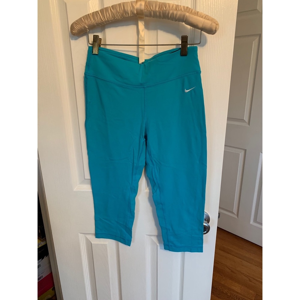 Nike workout pants 3/4 length